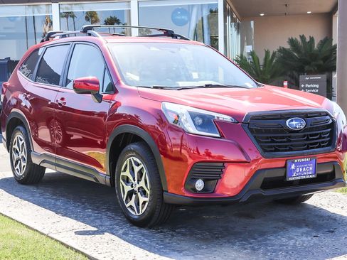 Used 2022 Subaru Forester Premium AWD/4WD image 3