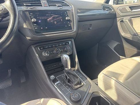 Used 2019 Volkswagen Tiguan SEL Premium w/ 3rd Row Seat Package AWD/4WD image 12