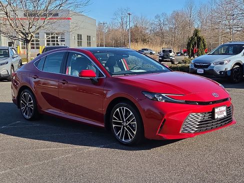 Used 2026 Toyota Camry XLE w/ Premium Package image 4