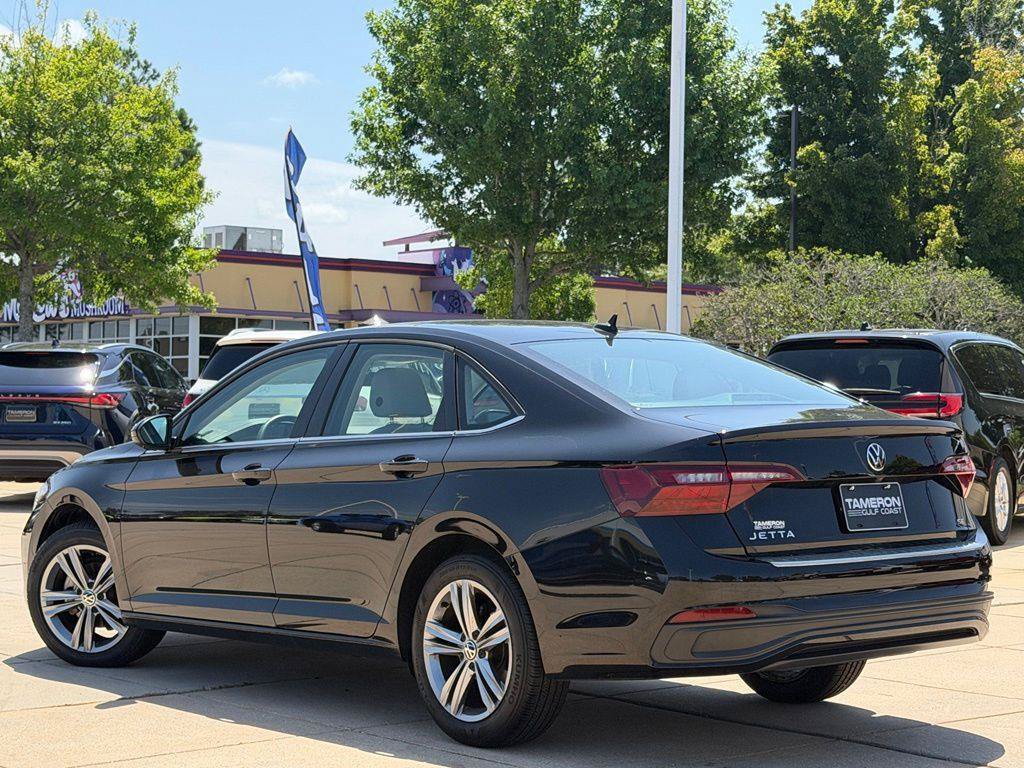 Used 2023 Volkswagen Jetta SE w/ Panoramic Sunroof Package FWD image 5