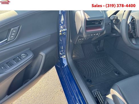 New 2026 Toyota Prius Plug-In Hybrid FWD image 10