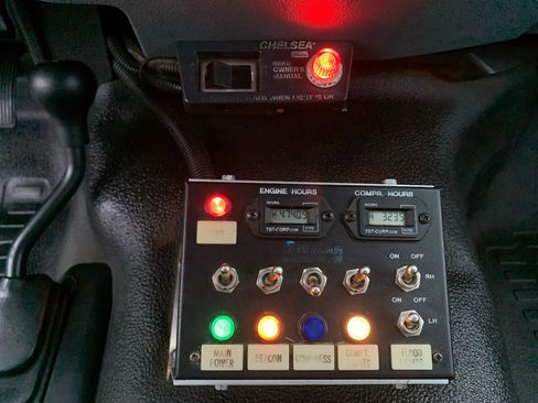 Used 2011 Ford F550 4x4 Regular Cab Super Duty w/ Payload Upgrade Pkg image 15