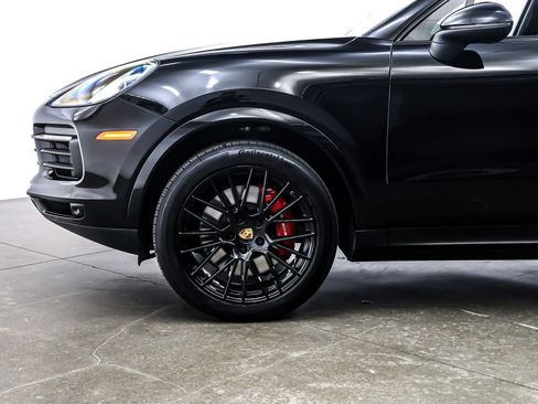 Used 2021 Porsche Cayenne S image 10