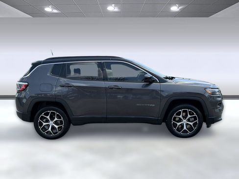 Used 2024 Jeep Compass Limited AWD/4WD image 8