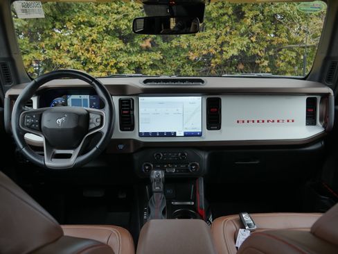 Certified 2024 Ford Bronco Heritage Edition image 9