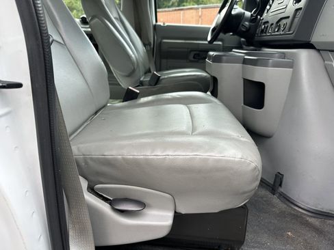 Used 2010 Ford E-350 and Econoline 350 Extended Wagon Super Duty image 28