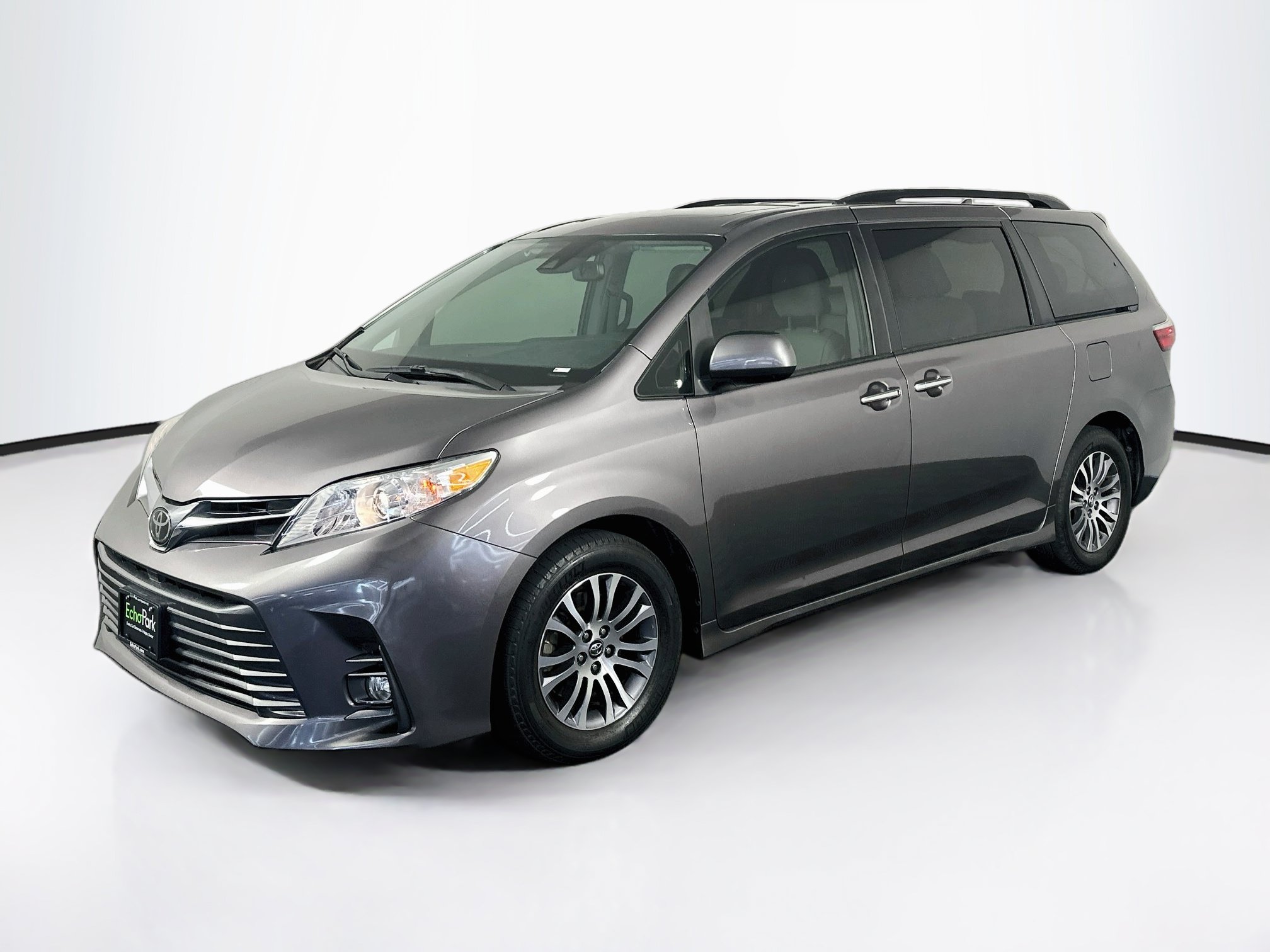 Used 2019 Toyota Sienna XLE FWD image 3