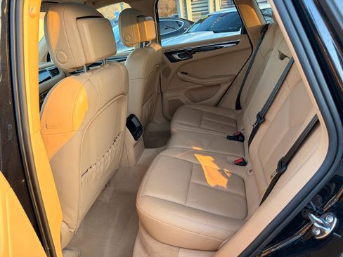 Used 2015 Porsche Macan S w/ Premium Package Plus image 17