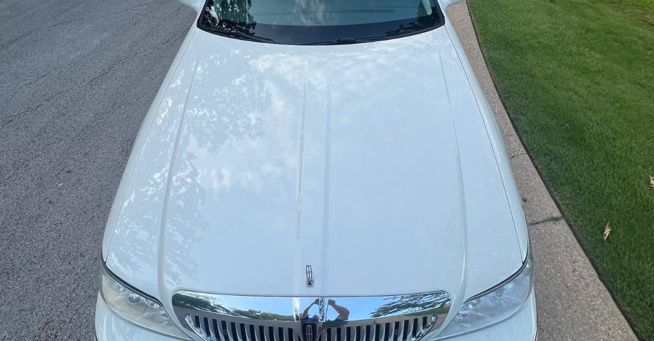 Used 2006 Lincoln Town Car Signature Limited RWD image 9