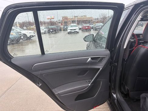 Used 2019 Volkswagen Golf SE w/ Driver Assistance Package image 31