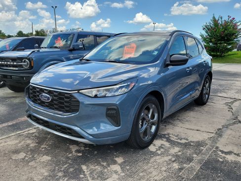 Used 2023 Ford Escape ST-Line w/ Tech Pack #1 FWD image 3