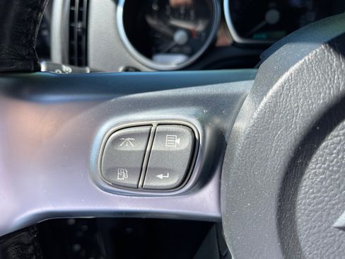 Used 2003 Chevrolet SSR w/ Preferred Equipment Group image 18