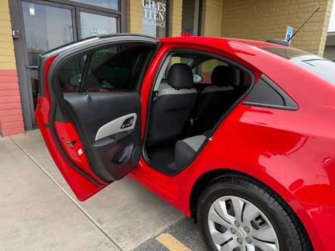 Used 2016 Chevrolet Cruze LS FWD image 19