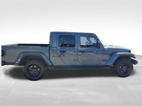 Used 2025 Jeep Gladiator Sport AWD/4WD image 3
