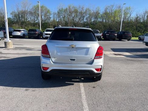 Used 2018 Chevrolet Trax LT w/ LT Convenience Package image 11