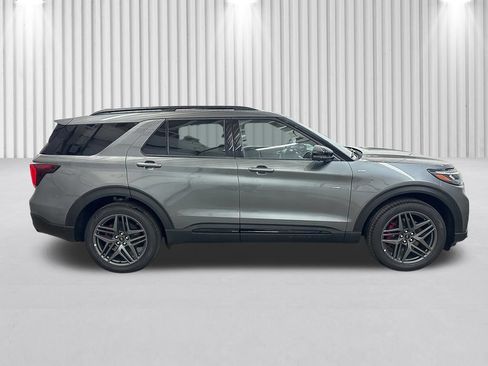New 2026 Ford Explorer ST-Line w/ ST-Line Street Pack AWD/4WD image 3