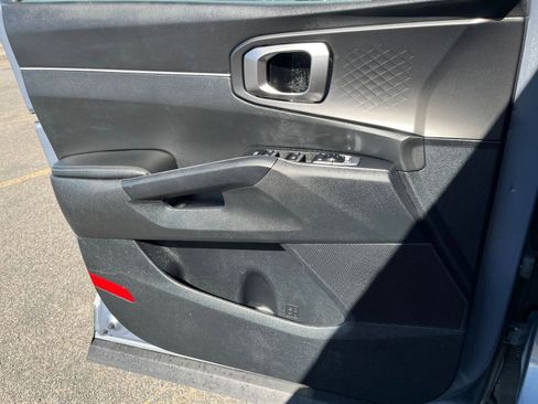 Used 2023 Kia Sorento LX image 18