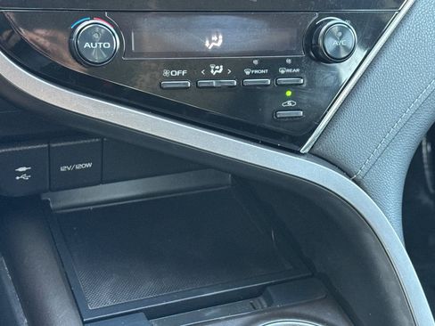 Certified 2018 Toyota Camry SE FWD image 19