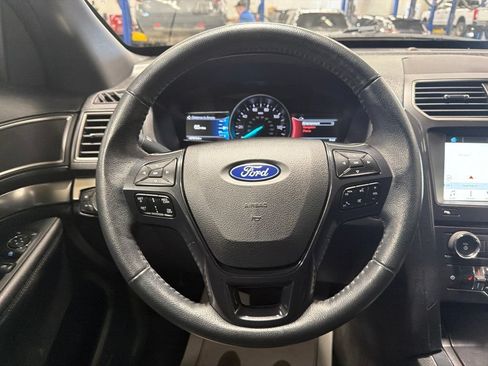 Used 2018 Ford Explorer XLT w/ Equipment Group 202A AWD/4WD image 18