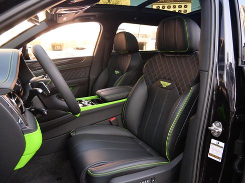 New 2025 Bentley Bentayga image 18