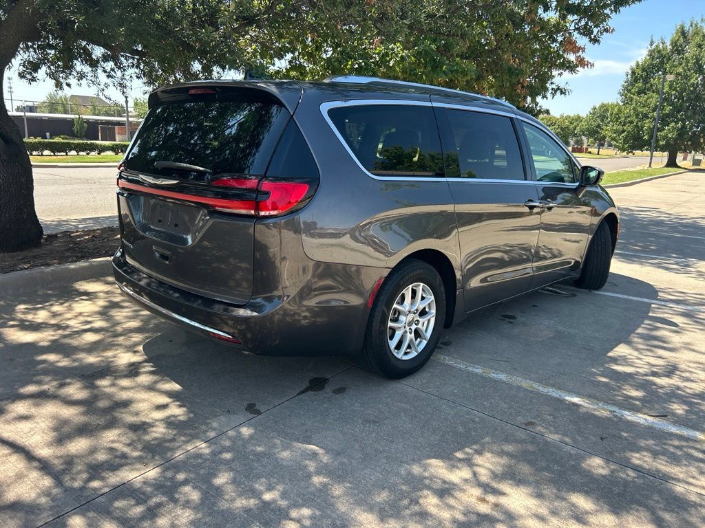 Used 2021 Chrysler Pacifica Touring-L FWD image 9