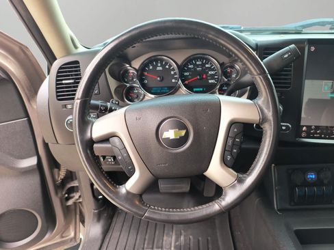 Used 2012 Chevrolet Silverado 2500 LT w/ Interior Plus Package AWD/4WD image 12