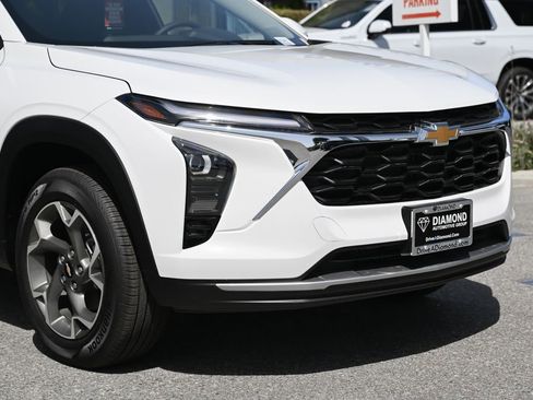 New 2026 Chevrolet Trax LT w/ LPO, Blackout Package image 9