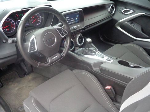 Used 2017 Chevrolet Camaro LT RWD image 5