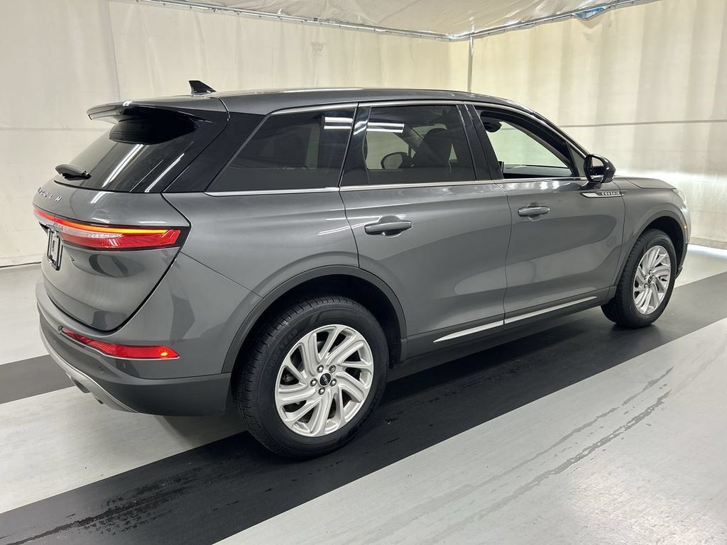 Used 2023 Lincoln Corsair AWD image 2