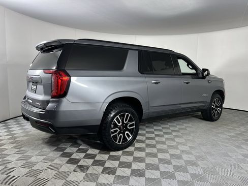 Used 2022 GMC Yukon XL AT4 image 7