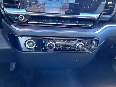 Used 2024 GMC Sierra 1500 SLT AWD/4WD image 31