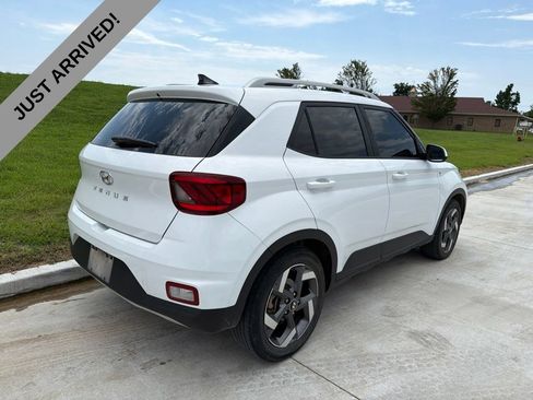Used 2022 Hyundai Venue SEL w/ Cargo Package FWD image 5