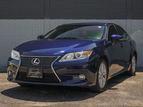 Used 2015 Lexus ES 300h w/ Navigation System Package FWD image 1