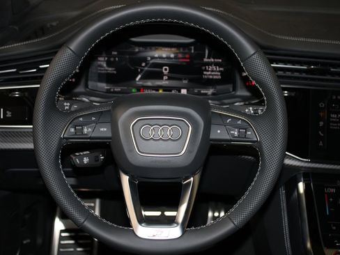 New 2026 Audi SQ7 Prestige image 11