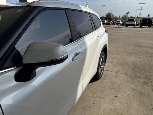 Used 2026 Toyota Highlander XLE AWD/4WD image 4