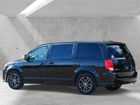 Used 2019 Dodge Grand Caravan SXT w/ Driver Convenience Group FWD image 4