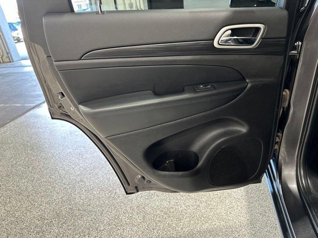 Used 2021 Jeep Grand Cherokee Laredo X AWD/4WD image 14
