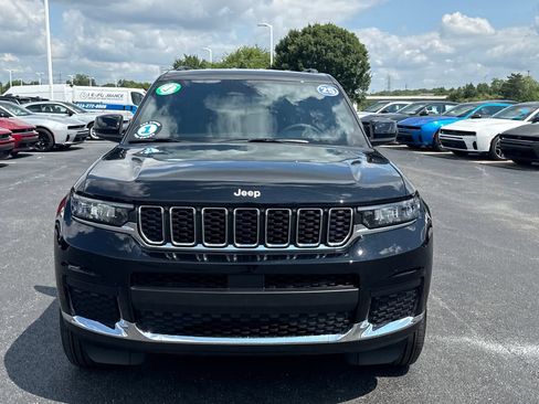 Used 2025 Jeep Grand Cherokee L Laredo AWD/4WD image 9