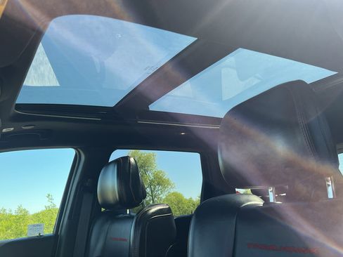 Used 2020 Jeep Grand Cherokee Trailhawk w/ Trailhawk Luxury Group AWD/4WD image 16