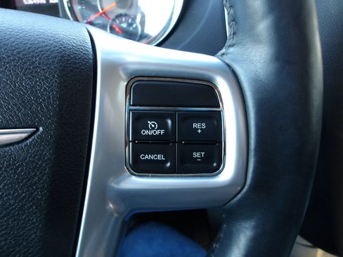 Used 2013 Chrysler Town & Country Touring-L w/ Entertainment Group #2 image 18