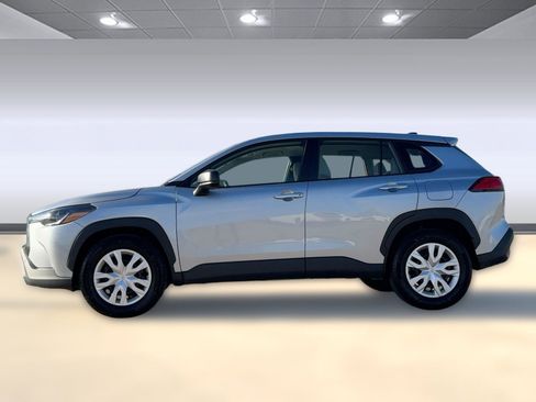 Used 2024 Toyota Corolla Cross L image 2