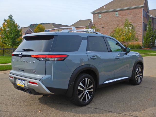 Used 2024 Nissan Pathfinder Platinum AWD/4WD image 4