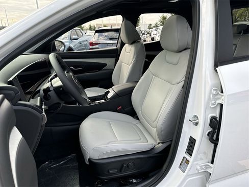 Certified 2025 Hyundai Santa Cruz SEL image 18