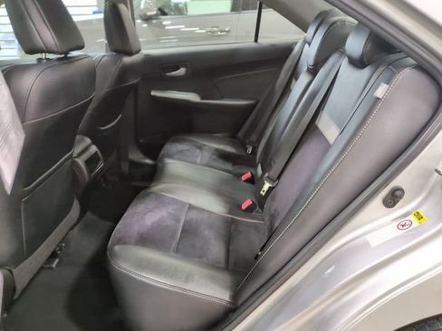 Used 2014 Toyota Camry SE w/ Leather Package image 11