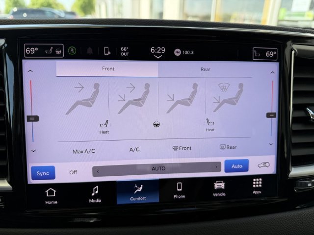 Used 2024 Chrysler Pacifica Touring-L FWD image 28