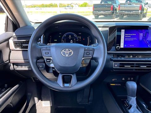 Used 2025 Toyota Camry LE FWD image 6