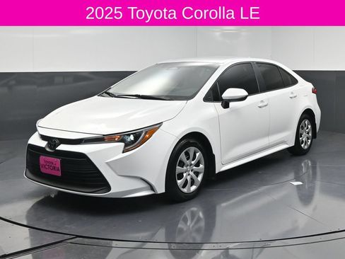 Used 2025 Toyota Corolla LE FWD image 2