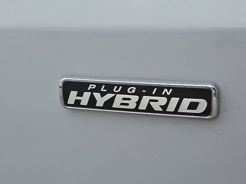 Certified 2025 Ford Escape SE FWD image 9