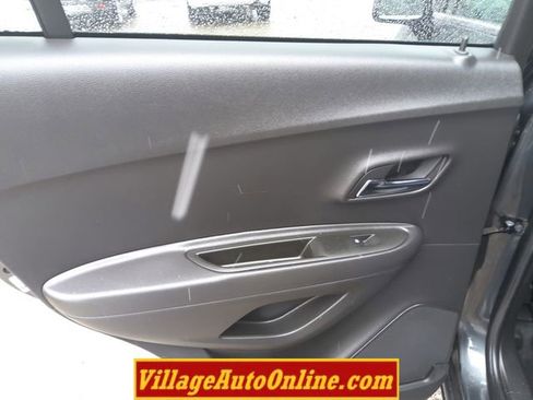 Used 2017 Chevrolet Trax LT w/ LT Convenience Package image 25