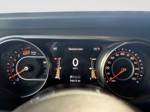Used 2020 Jeep Wrangler Unlimited Sahara AWD/4WD image 30